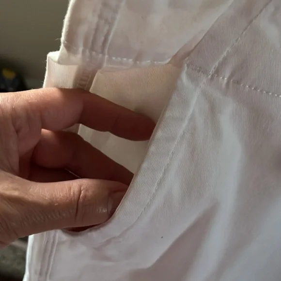 White shorts - Picture 3 of 7